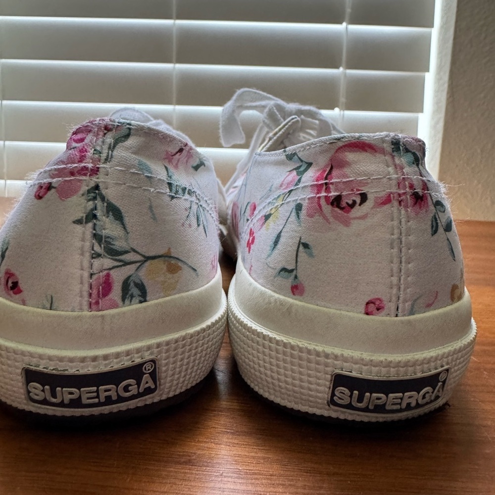 Superga Women's Floral Canvas Sneakers - White and Pink. Women’s sized 6 - Picture 4 of 7